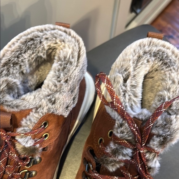 LL Bean Women's Day Venture Brown Suede Insulated Cozy Lace-Up Boots Sz 9M - Picture 3 of 10